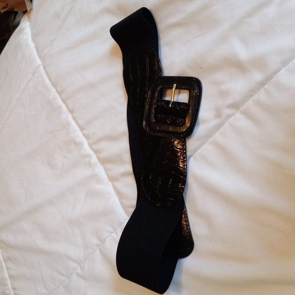 Wide stretch black belt